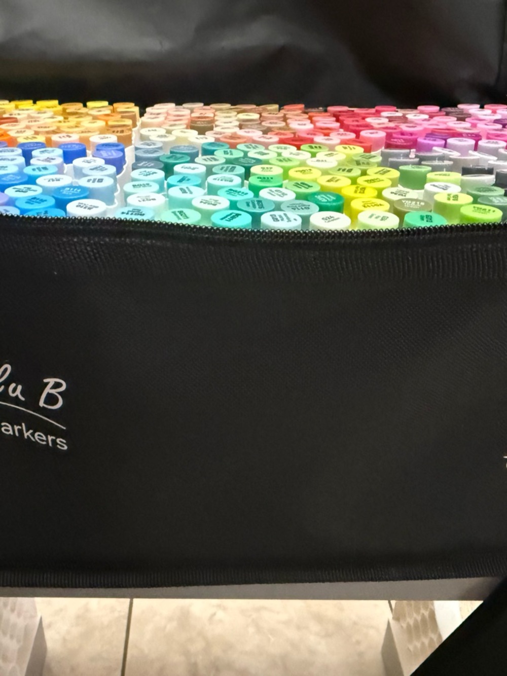 Ohuhu Honolulu b 320 Assorted Dual-Tip Marker Set - with Art bag and 36 bonusSET - Picture 2 of 5